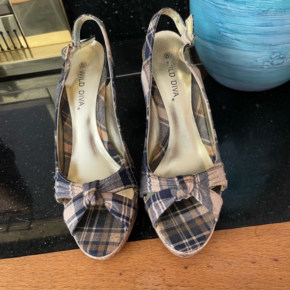 Wild Diva - Plaid Heels - Picture 2 of 8